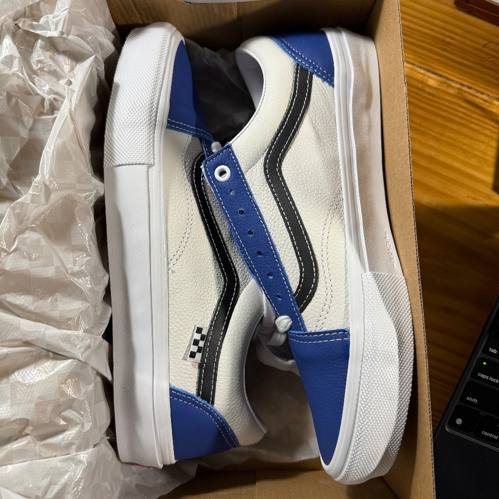 BRAND NEW - VANS MENS 10.5 - SKATE OLD SKOOL - PRO CUSH SPORT LEATHER TR BL/WHT